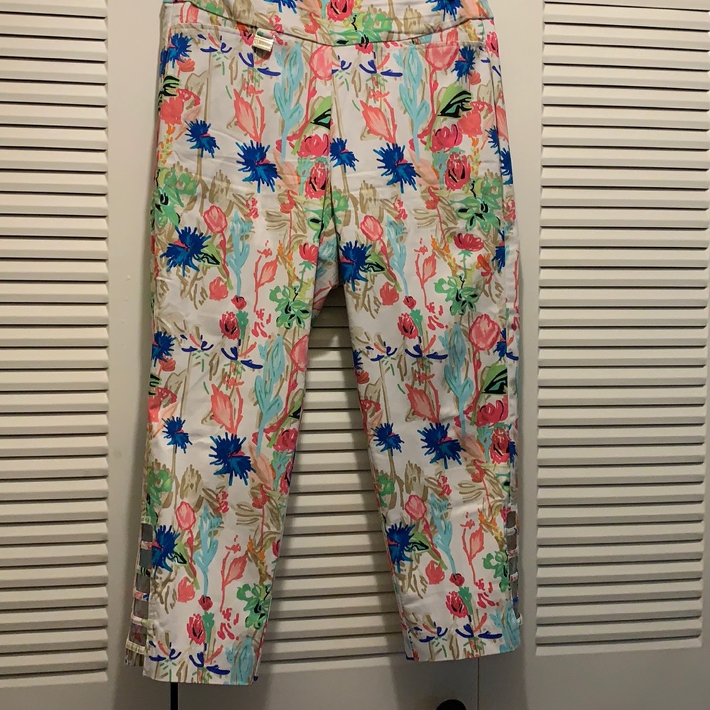 Size 8 Breezes Tropical Spring and Summer print pants. Stretchy, control waist.